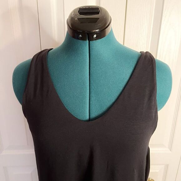 Athleta NWT Essence Built in Bra Support Camisole V Neck Tank Top - Picture 3 of 12